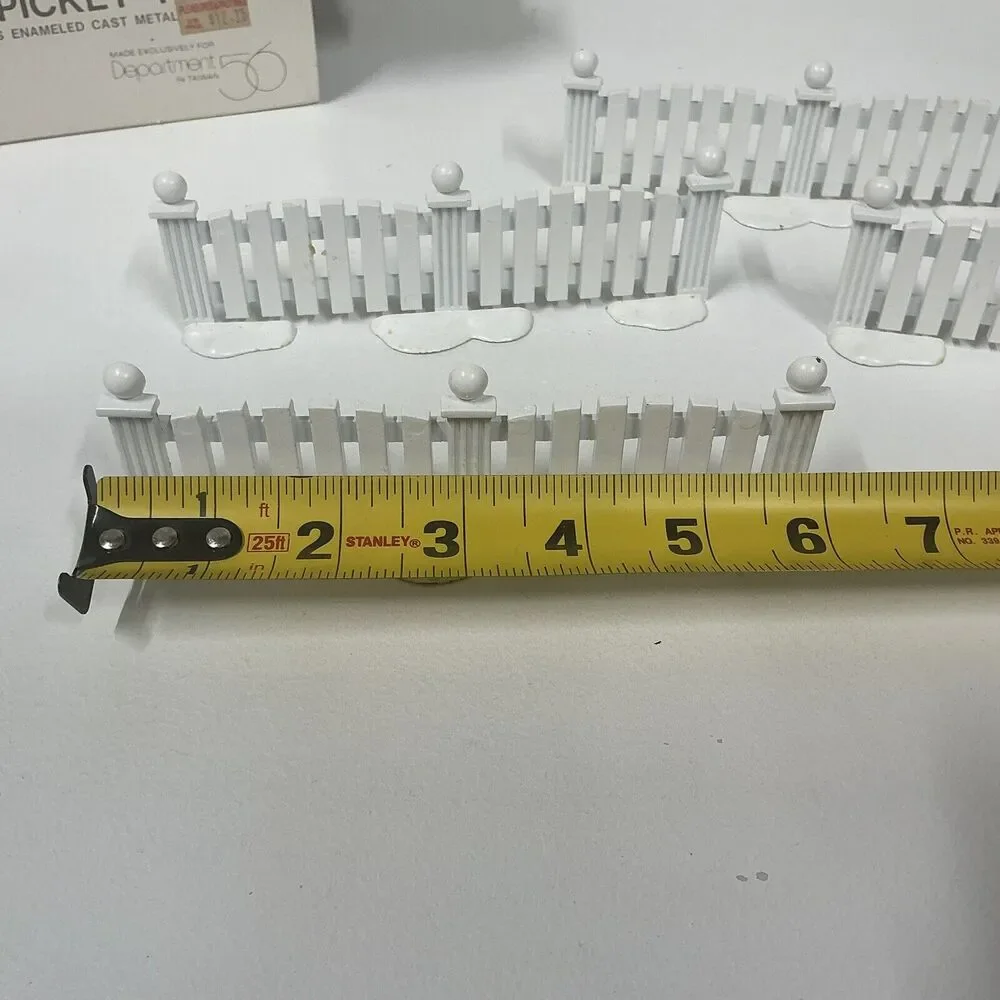 DEPT 56 VILLAGE PICKET FENCE, 4 PIECES, CAST‎ METAL, #5101-2 WHITE